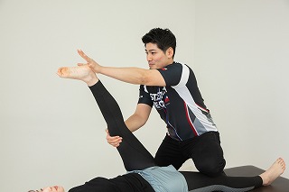 仰向けで寝ると腰が痛い